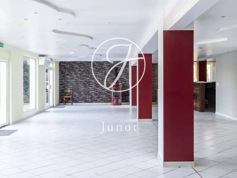 Manor Sens - 8 bedrooms - 960m²