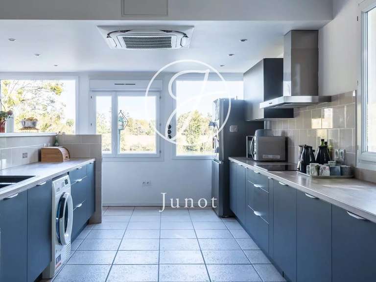 Manor Sens - 8 bedrooms - 960m²