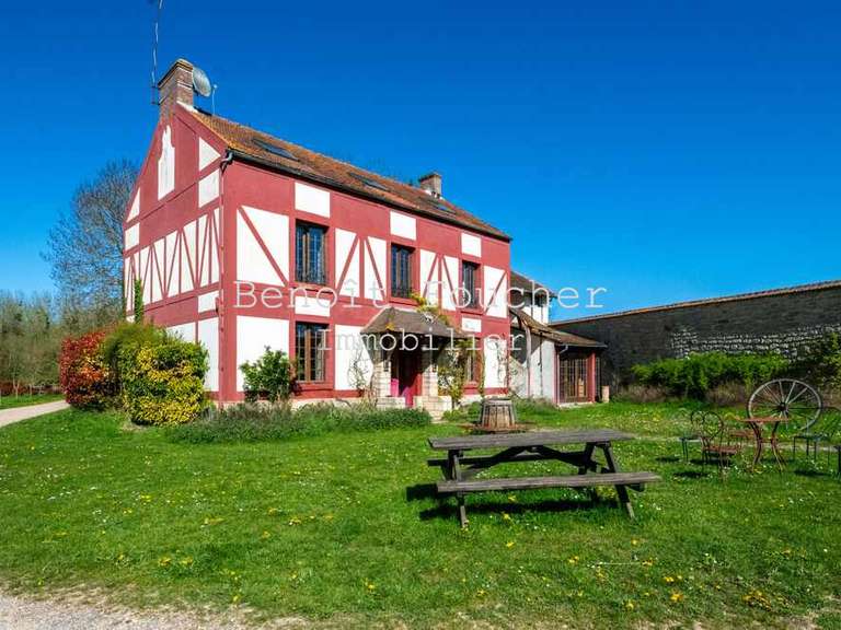 Castle Seraincourt - 12 bedrooms - 800m²