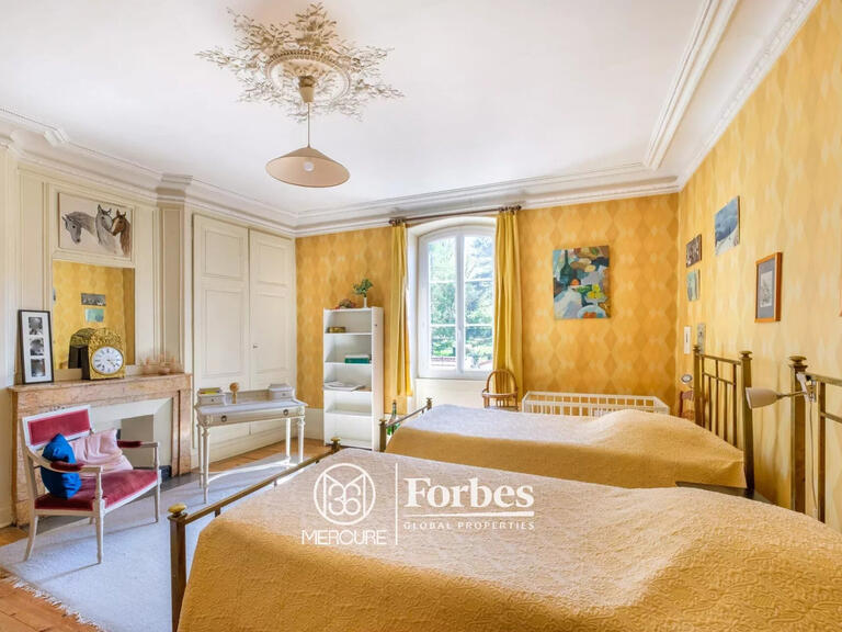 Propriété Sérézin-du-Rhône - 5 chambres - 332m²