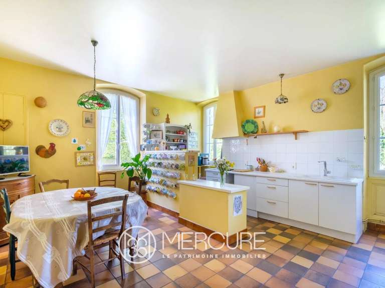 Propriété Sérézin-du-Rhône - 6 chambres - 332m²