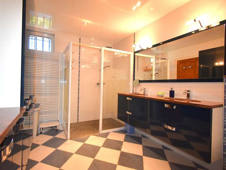 Maison Sérignac - 3 chambres - 240m²