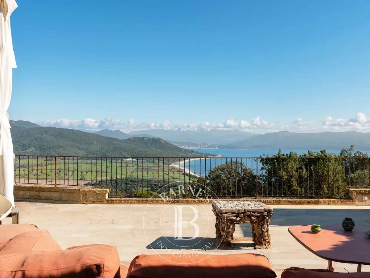 Villa Serra-di-Ferro