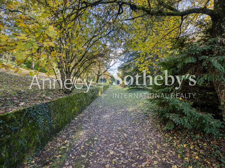 Château Serrières-en-Chautagne - 10 chambres - 700m²