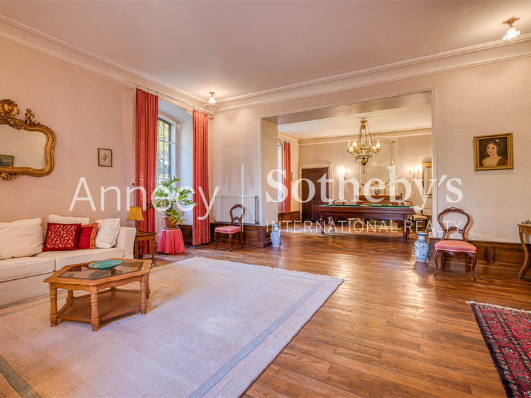 Château Serrières-en-Chautagne - 10 chambres - 700m²