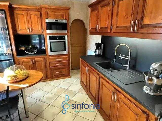 House Serviers-et-Labaume - 6 bedrooms - 250m²