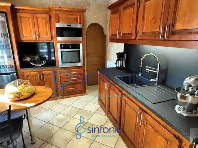 Maison Serviers-et-Labaume - 6 chambres - 250m²