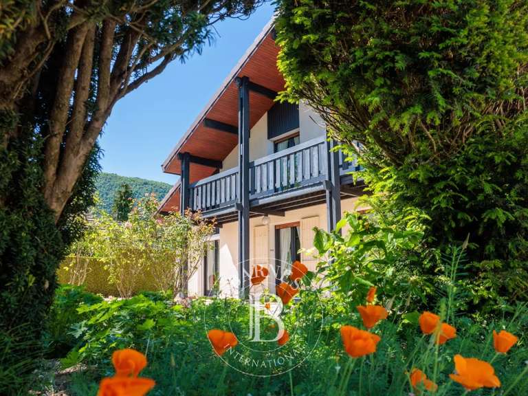 Maison Sévrier - 6 chambres - 216m²