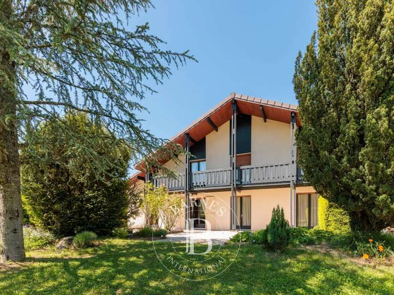 Maison Sévrier - 6 chambres - 216m²