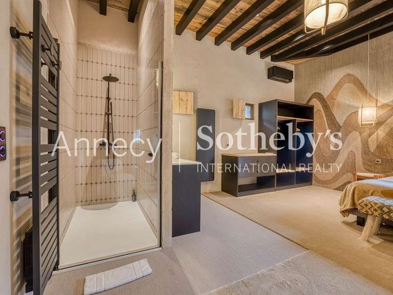 Maison Sévrier - 3 chambres - 303m²