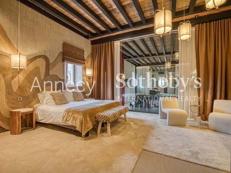 Maison Sévrier - 3 chambres - 303m²