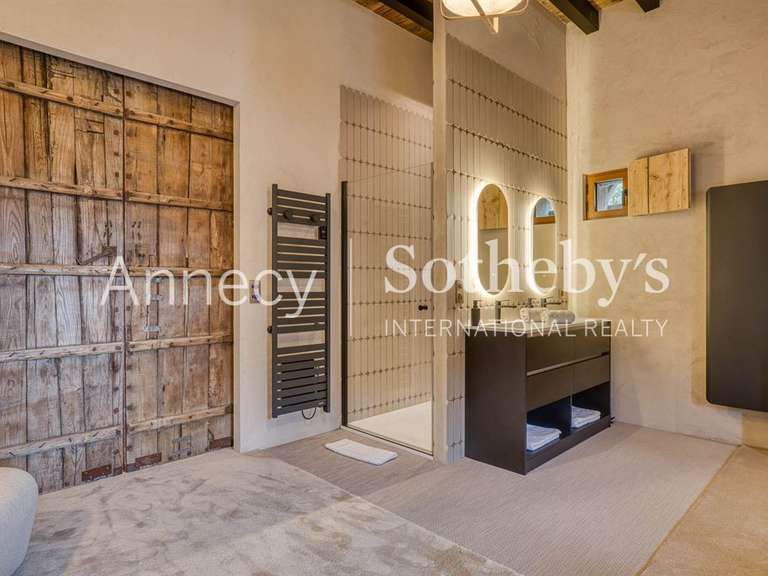 Maison Sévrier - 3 chambres - 303m²