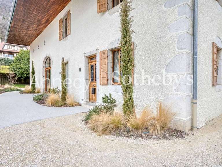 Maison Sévrier - 3 chambres - 303m²