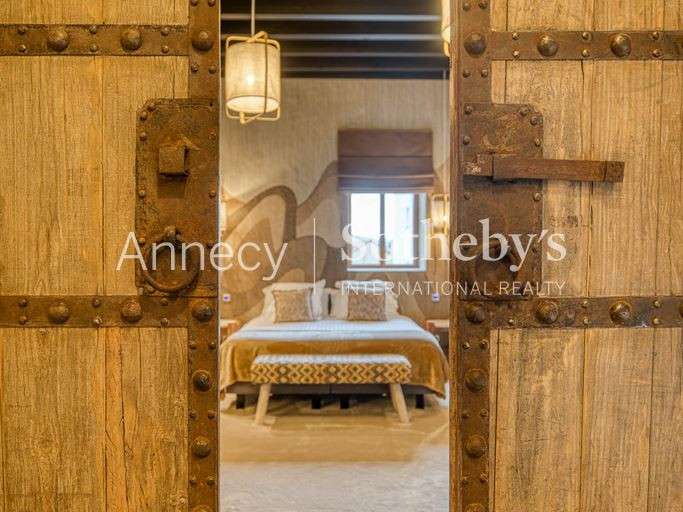 Maison Sévrier - 3 chambres - 303m²