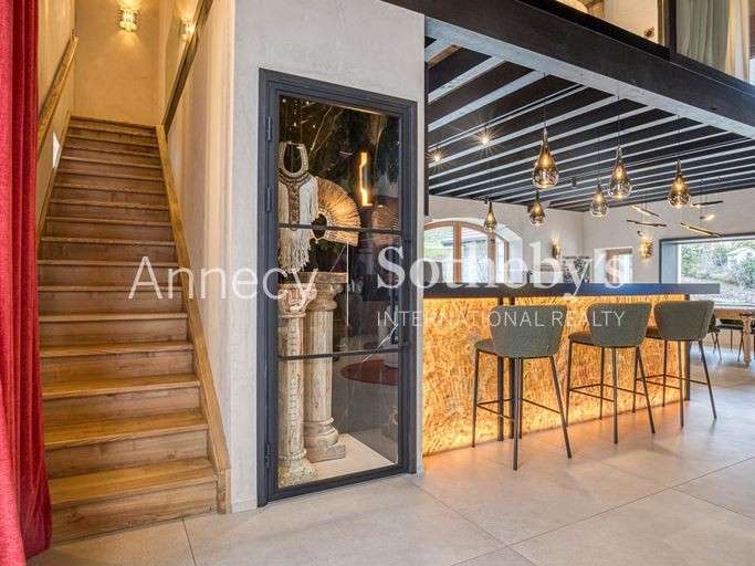 Maison Sévrier - 3 chambres - 303m²