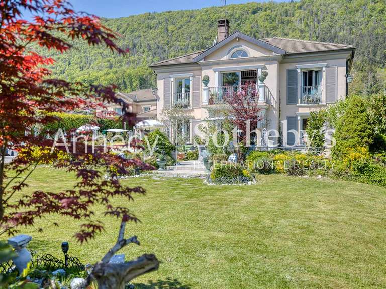 Maison Sévrier - 3 chambres - 196m²