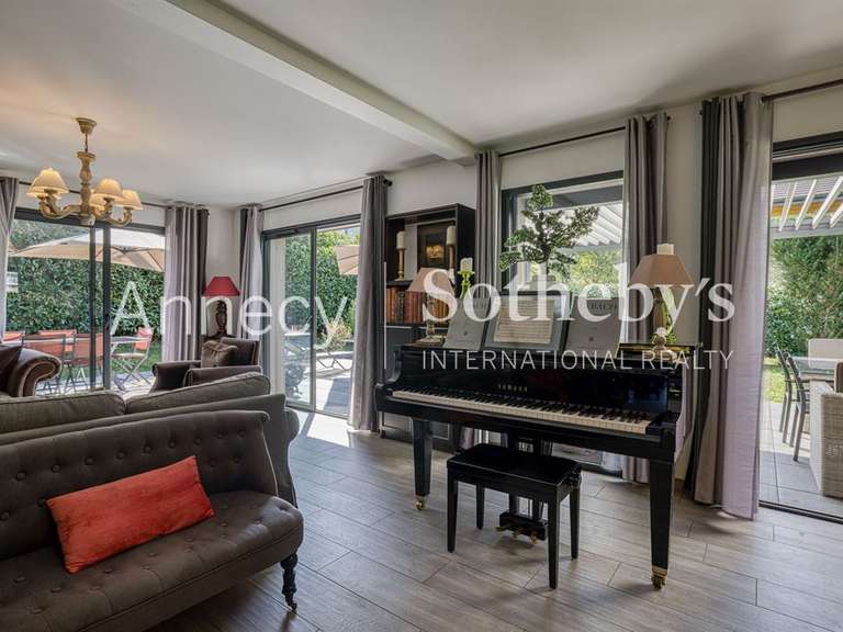 Maison Sévrier - 5 chambres - 272m²