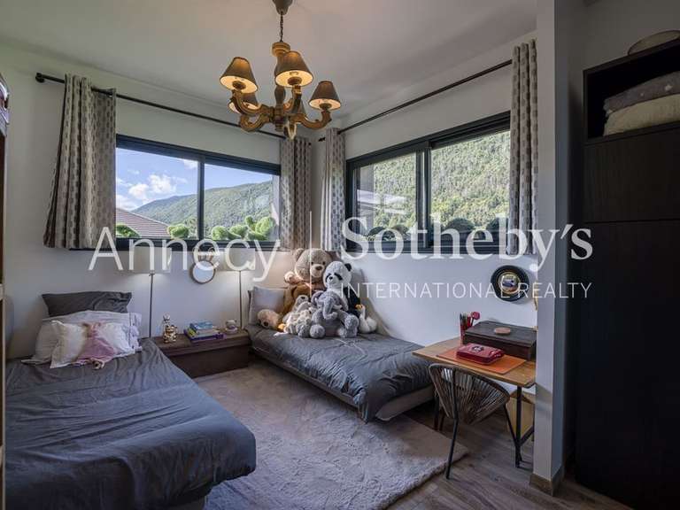 Maison Sévrier - 5 chambres - 272m²