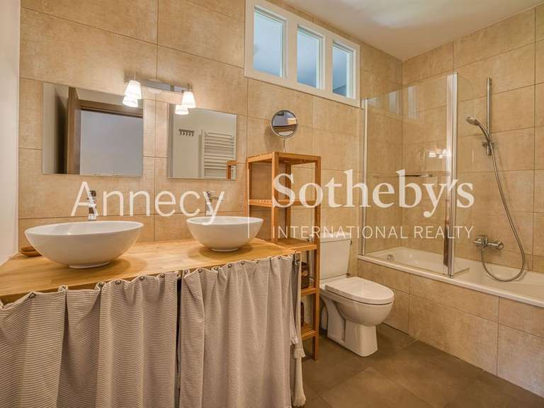 Maison Sévrier - 5 chambres - 272m²