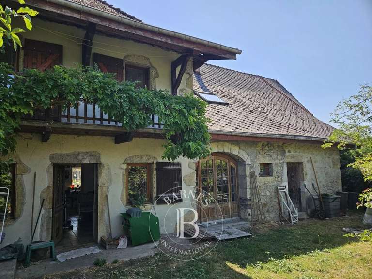 Maison Seynod - 2 chambres - 311m²