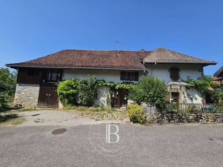 Maison Seynod - 2 chambres - 311m²