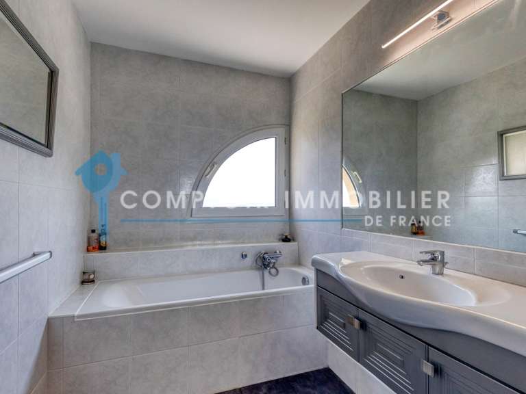 Villa Seyssins - 4 chambres - 205m²