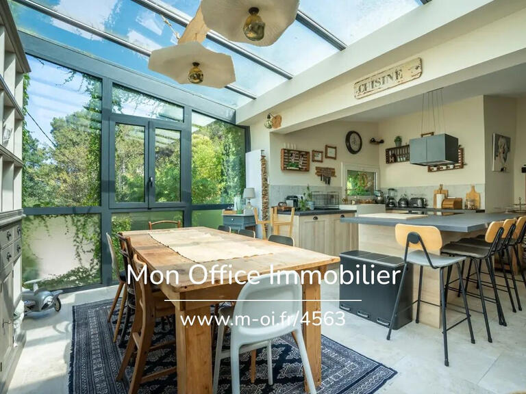 Propriété Simiane-Collongue - 7 chambres - 263m²