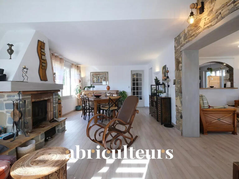 Maison Six-Fours-les-Plages - 5 chambres - 207m²