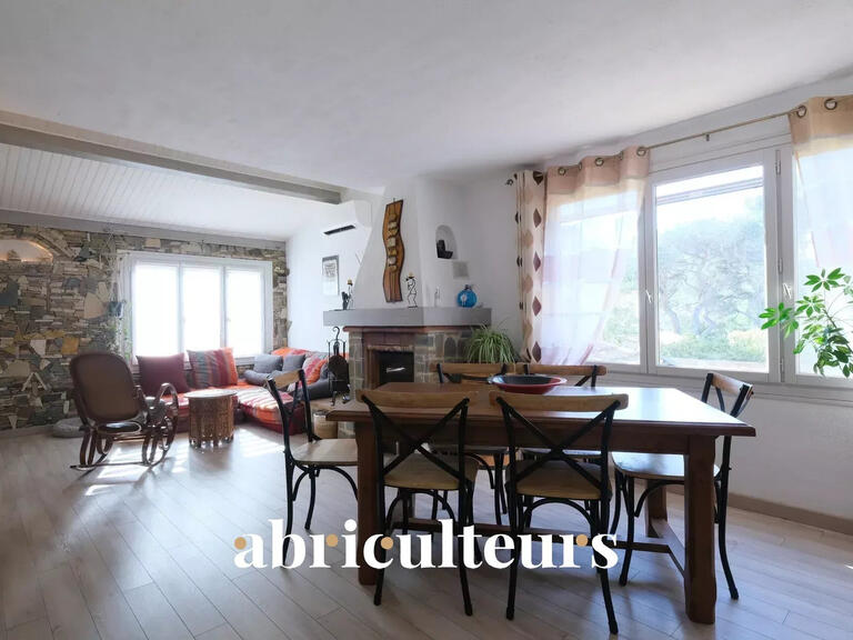 Maison Six-Fours-les-Plages - 5 chambres - 207m²