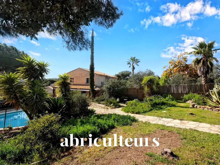 Maison Six-Fours-les-Plages - 5 chambres - 207m²