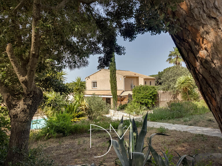Maison Six-Fours-les-Plages - 5 chambres - 192m²