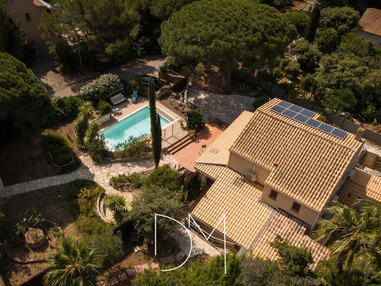 Maison Six-Fours-les-Plages - 5 chambres - 192m²