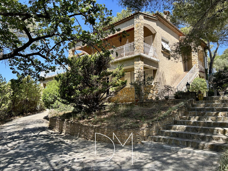 Maison Six-Fours-les-Plages - 5 chambres - 200m²