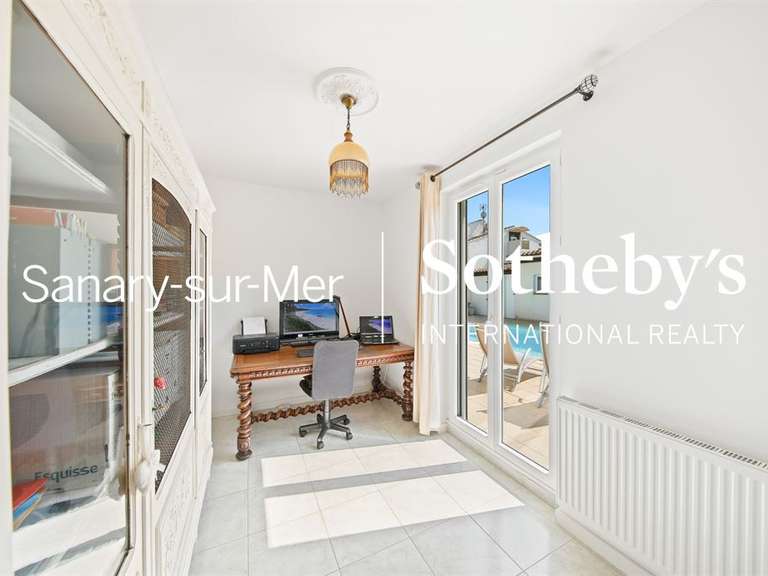 House Six-Fours-les-Plages - 4 bedrooms - 200m²