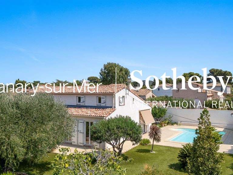 House Six-Fours-les-Plages - 4 bedrooms - 200m²