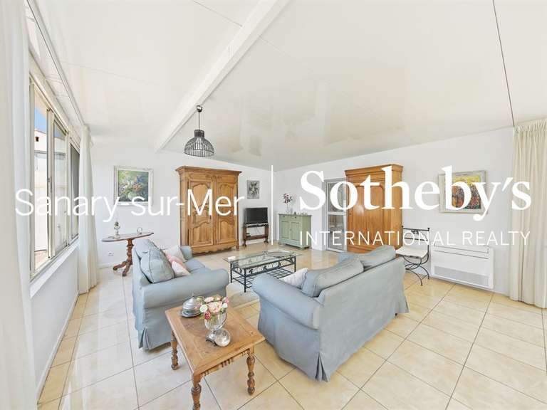 House Six-Fours-les-Plages - 4 bedrooms - 200m²