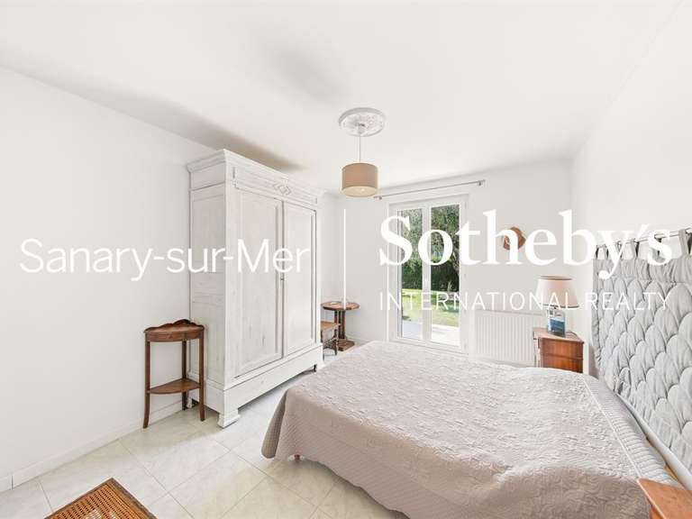 House Six-Fours-les-Plages - 4 bedrooms - 200m²