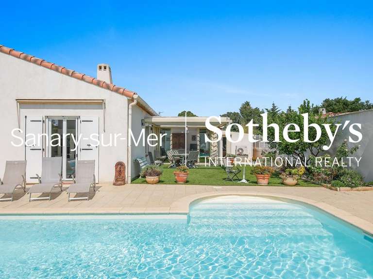 House Six-Fours-les-Plages - 4 bedrooms - 200m²