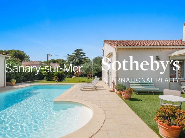 House Six-Fours-les-Plages - 4 bedrooms - 200m²