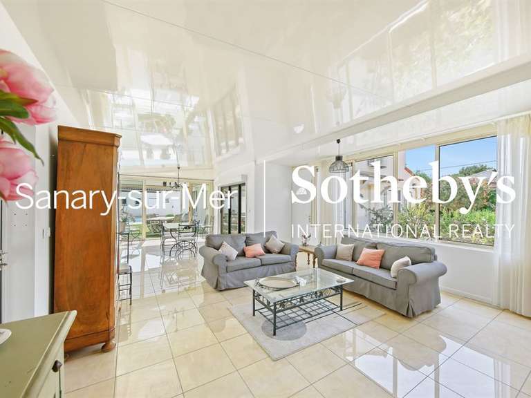 House Six-Fours-les-Plages - 4 bedrooms - 200m²