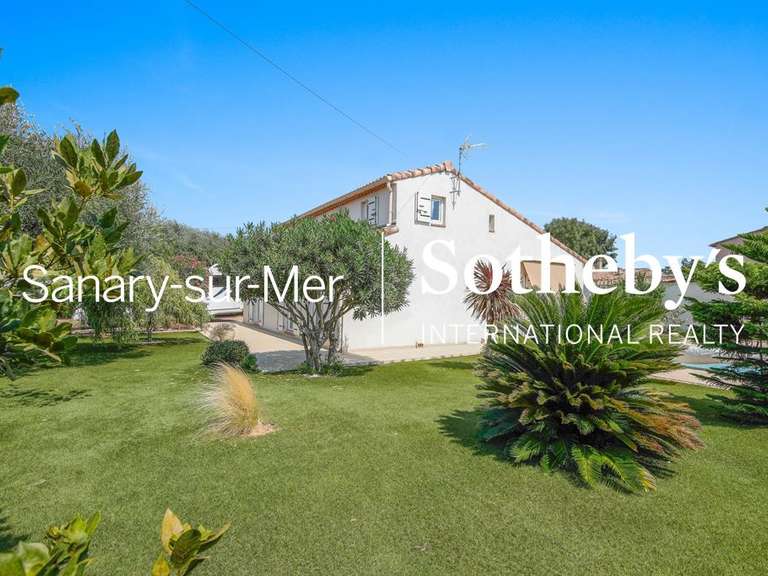 House Six-Fours-les-Plages - 4 bedrooms - 200m²