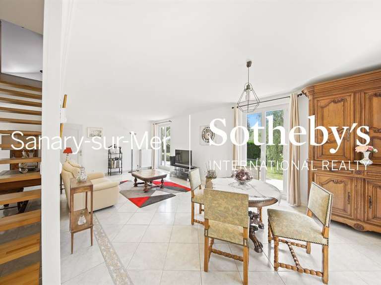 House Six-Fours-les-Plages - 4 bedrooms - 200m²