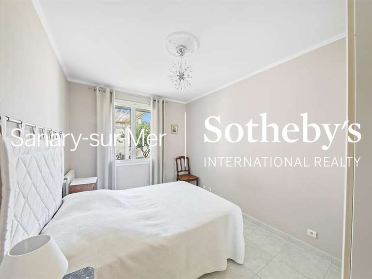 House Six-Fours-les-Plages - 4 bedrooms - 200m²