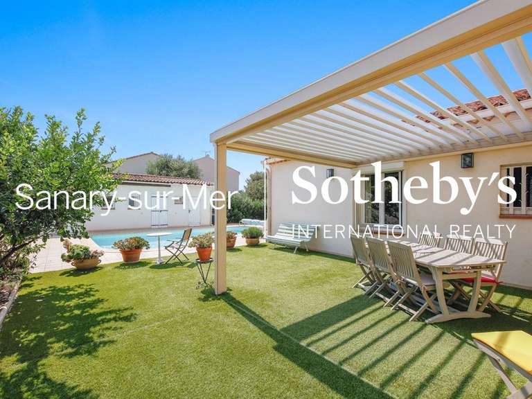 House Six-Fours-les-Plages - 4 bedrooms - 200m²