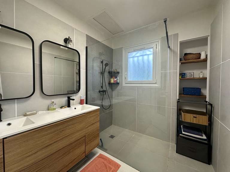 House Six-Fours-les-Plages - 3 bedrooms - 83m²