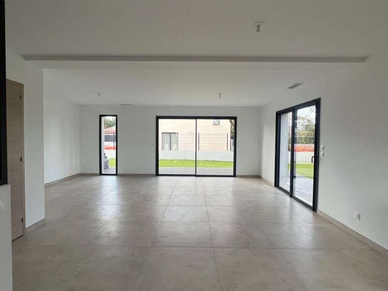 House Six-Fours-les-Plages - 3 bedrooms - 100m²