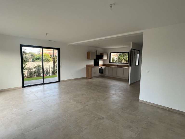 House Six-Fours-les-Plages - 3 bedrooms - 100m²