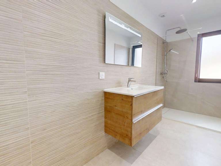 Maison Six-Fours-les-Plages - 3 chambres - 100m²