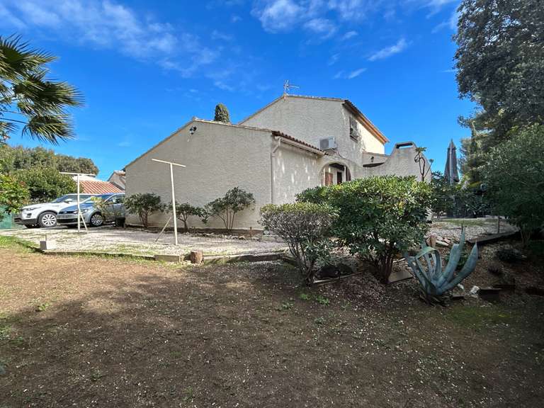 House Six-Fours-les-Plages - 3 bedrooms - 92m²