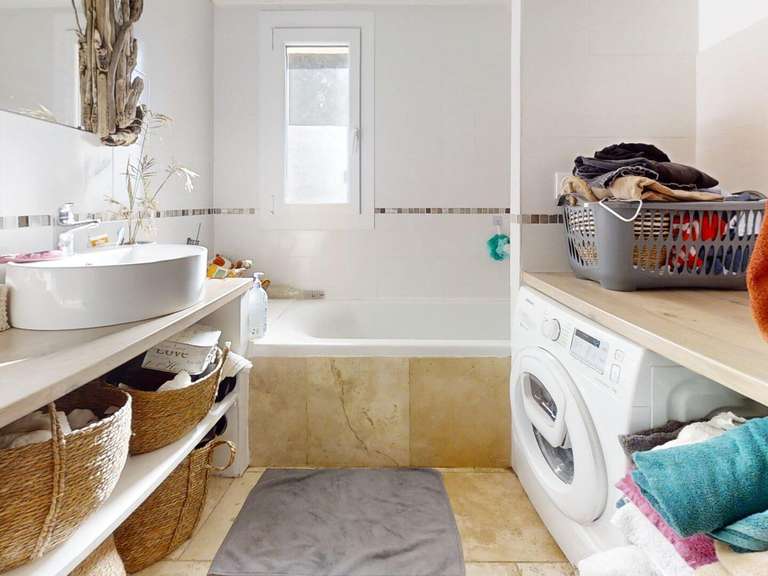 House Six-Fours-les-Plages - 3 bedrooms - 90m²